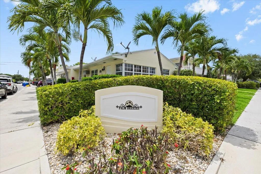 327 S Ocean Breeze Lake Worth Beach FL 33460