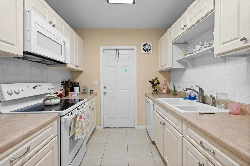 327 S Ocean Breeze Lake Worth Beach FL 33460