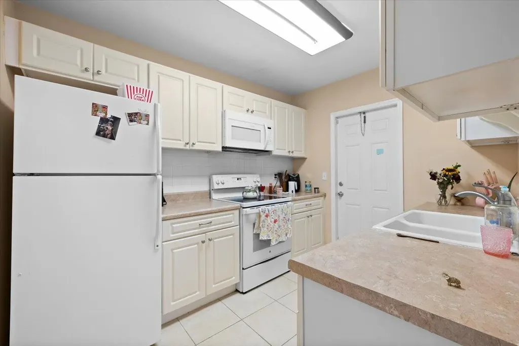 327 S Ocean Breeze Lake Worth Beach FL 33460