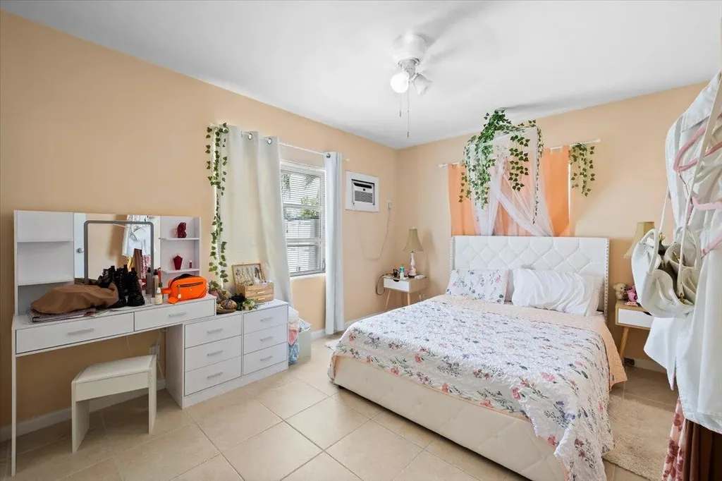 327 S Ocean Breeze Lake Worth Beach FL 33460