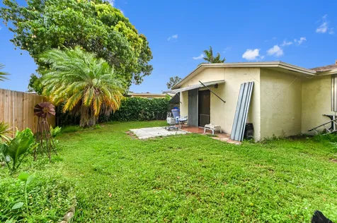 703 SW 76th Avenue North Lauderdale FL 33068