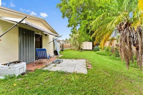 703 SW 76th Avenue North Lauderdale FL 33068