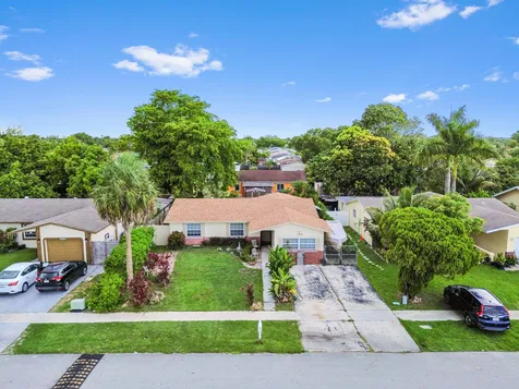 703 SW 76th Avenue North Lauderdale FL 33068