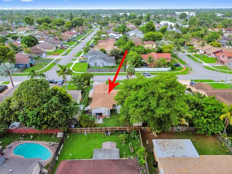 703 SW 76th Avenue North Lauderdale FL 33068