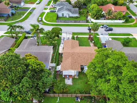 703 SW 76th Avenue North Lauderdale FL 33068
