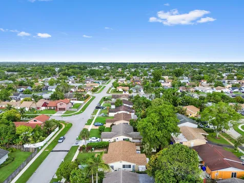 703 SW 76th Avenue North Lauderdale FL 33068