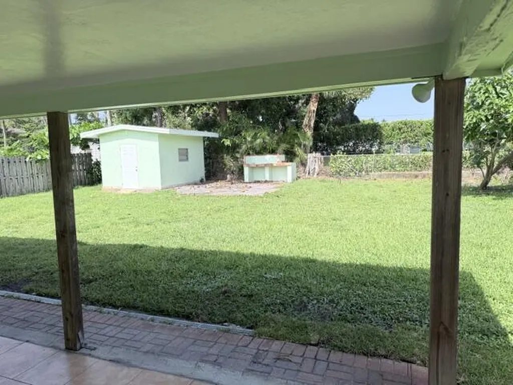 3612 S Seacrest Boulevard Boynton Beach FL 33435