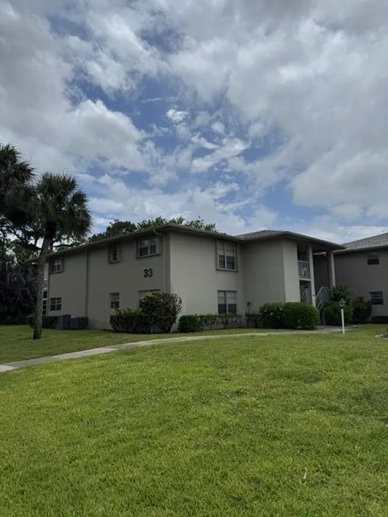 33 Lake Vista Trail Port St Lucie FL 34952