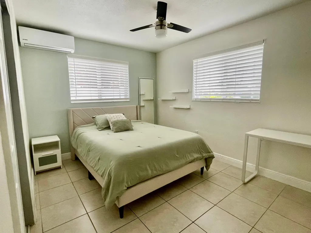 7661 Farragut Street Hollywood FL 33024