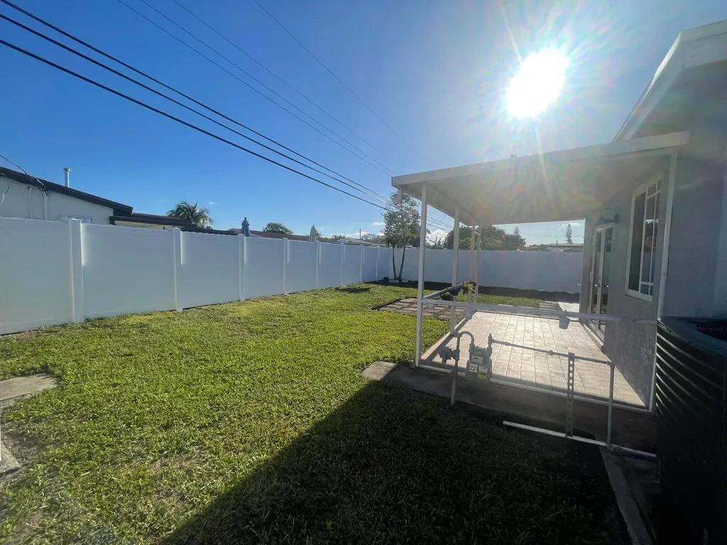 7661 Farragut Street Hollywood FL 33024