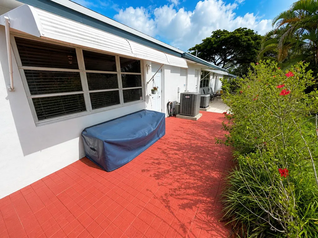 1207 S Drive Way Delray Beach FL 33445
