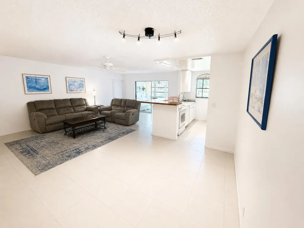 1207 S Drive Way Delray Beach FL 33445