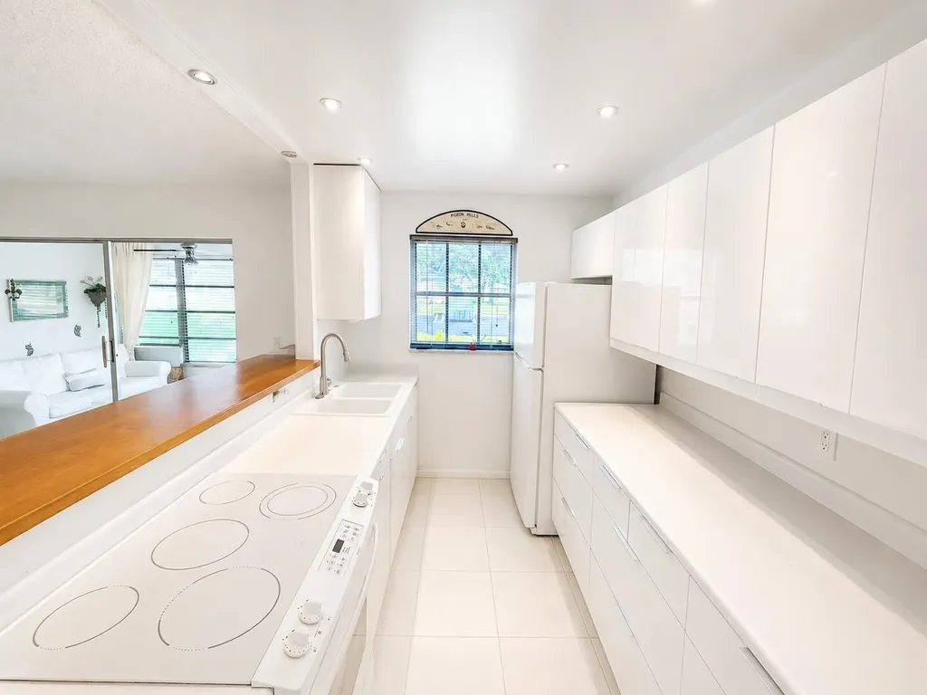 1207 S Drive Way Delray Beach FL 33445
