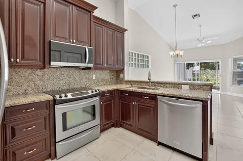 9875 Harbour Lake Circle Boynton Beach FL 33437