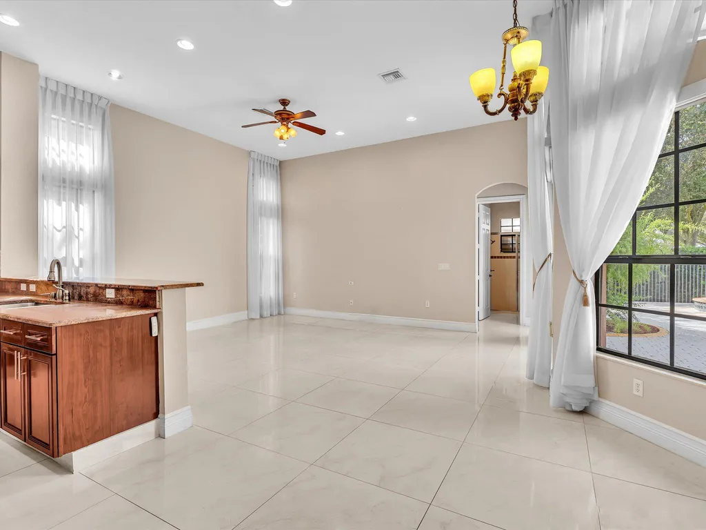3445 NW 87th Avenue Hollywood FL 33024