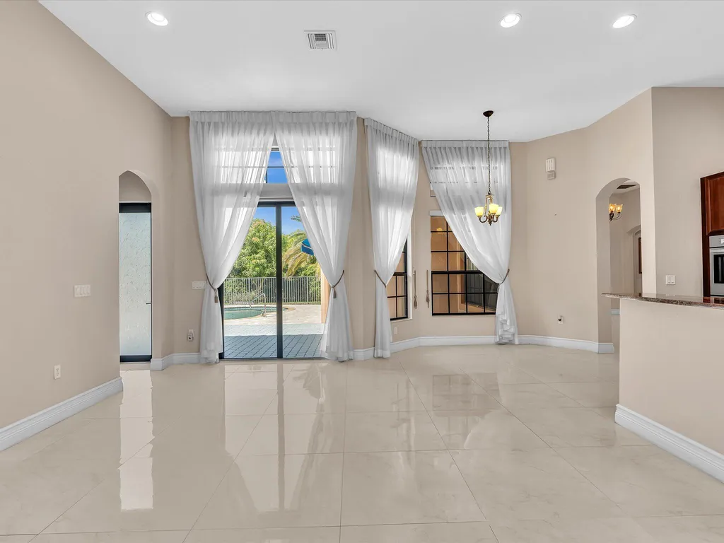 3445 NW 87th Avenue Hollywood FL 33024