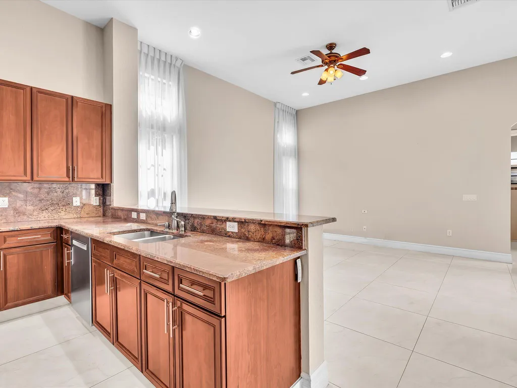 3445 NW 87th Avenue Hollywood FL 33024