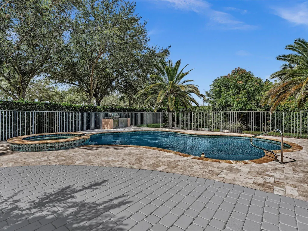3445 NW 87th Avenue Hollywood FL 33024