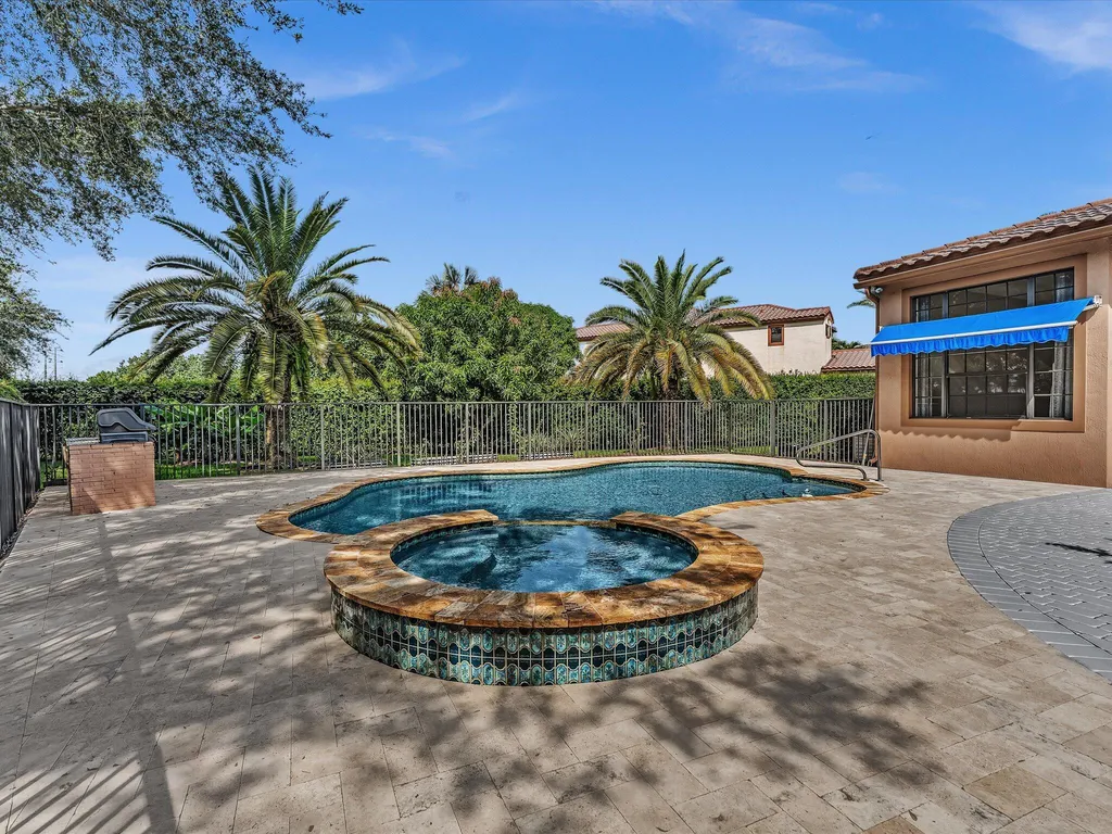 3445 NW 87th Avenue Hollywood FL 33024