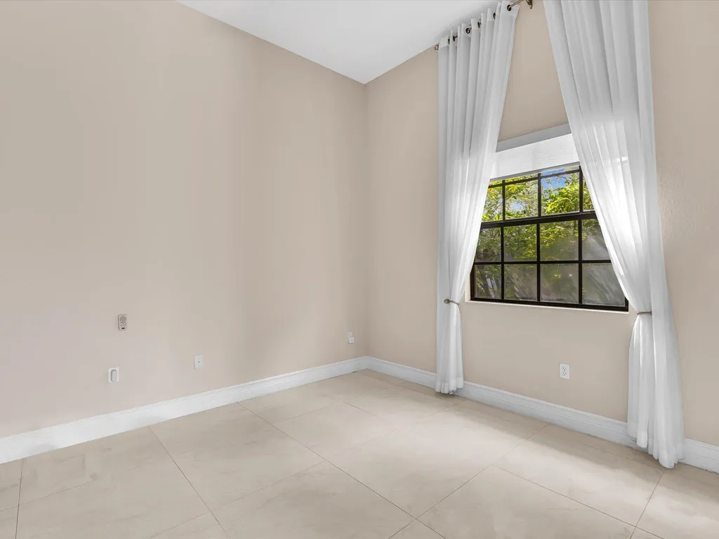 3445 NW 87th Avenue Hollywood FL 33024