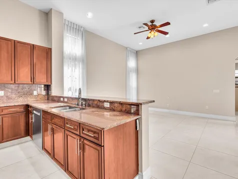 3445 NW 87th Avenue Hollywood FL 33024