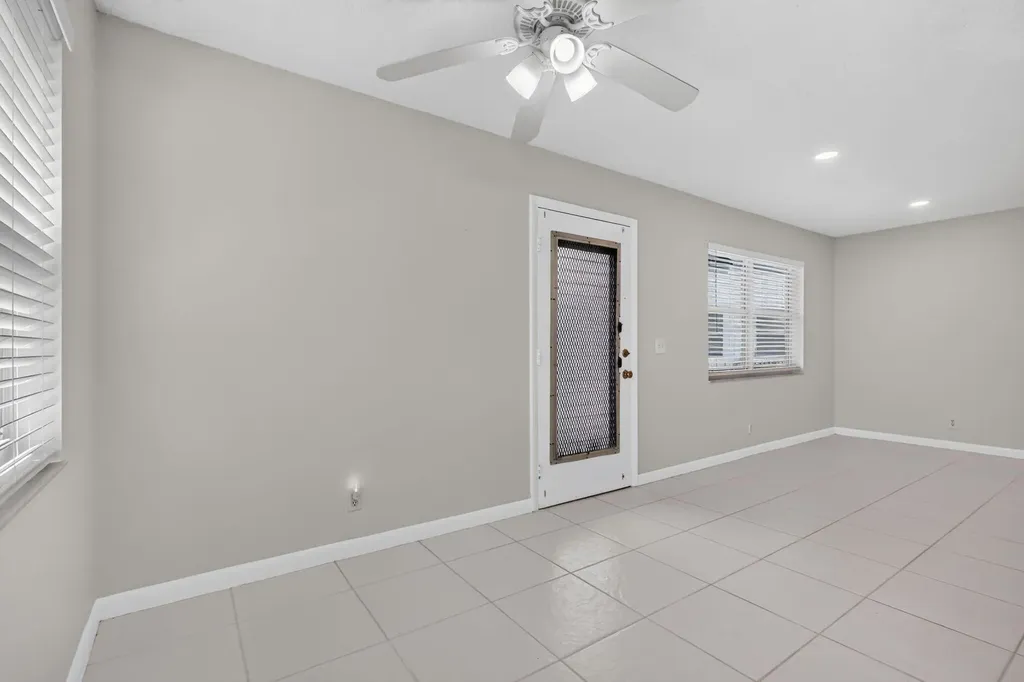 40 Burgundy A Delray Beach FL 33484