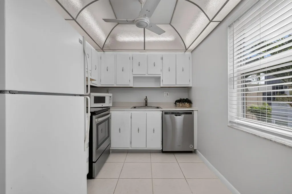 40 Burgundy A Delray Beach FL 33484
