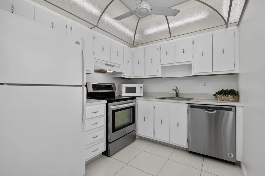 40 Burgundy A Delray Beach FL 33484