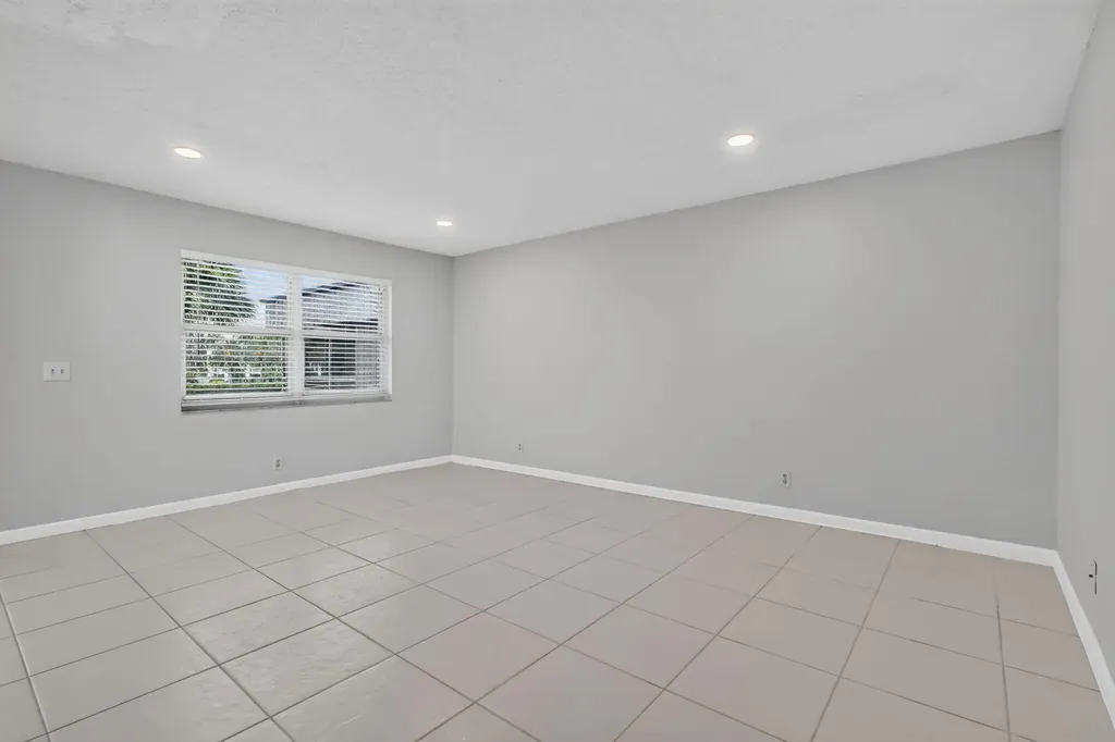 40 Burgundy A Delray Beach FL 33484
