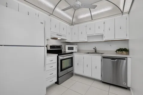 40 Burgundy A Delray Beach FL 33484