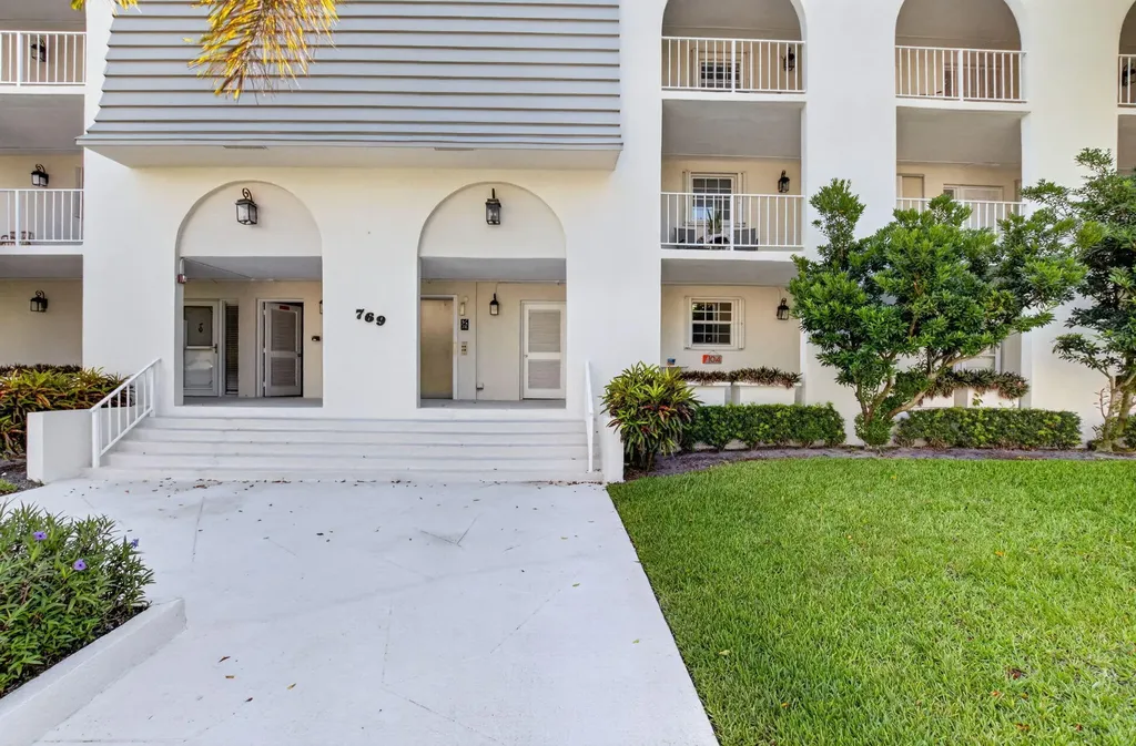 769 Jeffery Street Boca Raton FL 33487