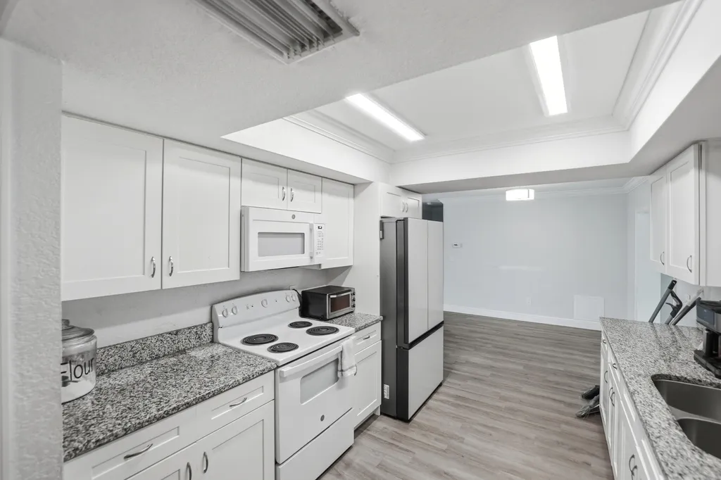 1956 SW 1st Place SW Vero Beach FL 32962