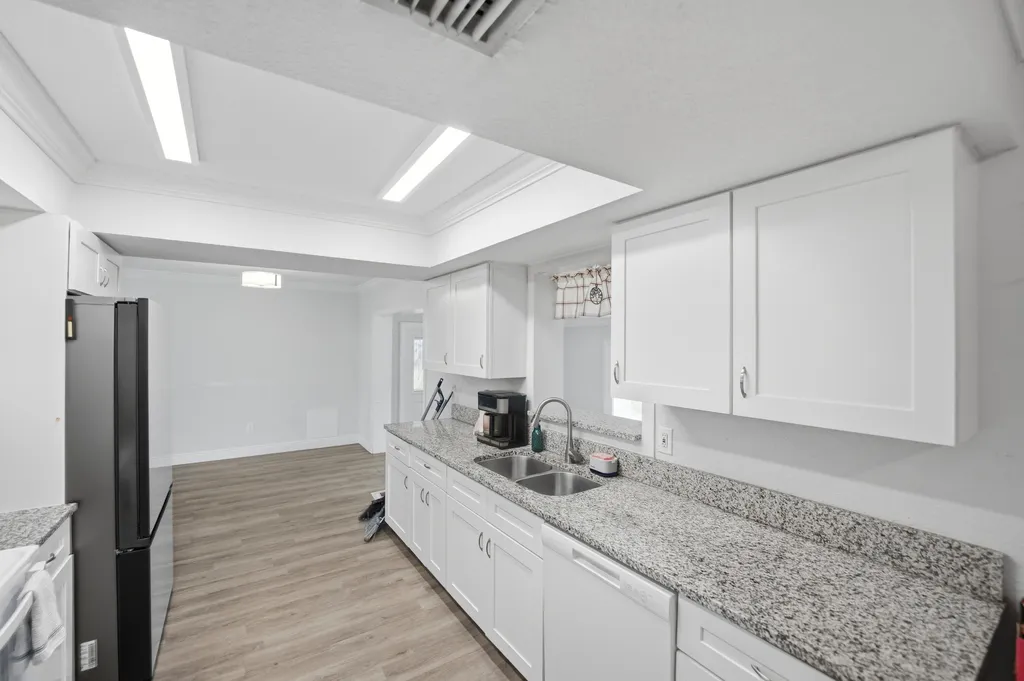 1956 SW 1st Place SW Vero Beach FL 32962