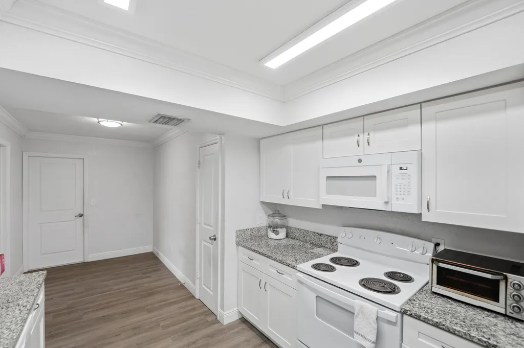 1956 SW 1st Place SW Vero Beach FL 32962