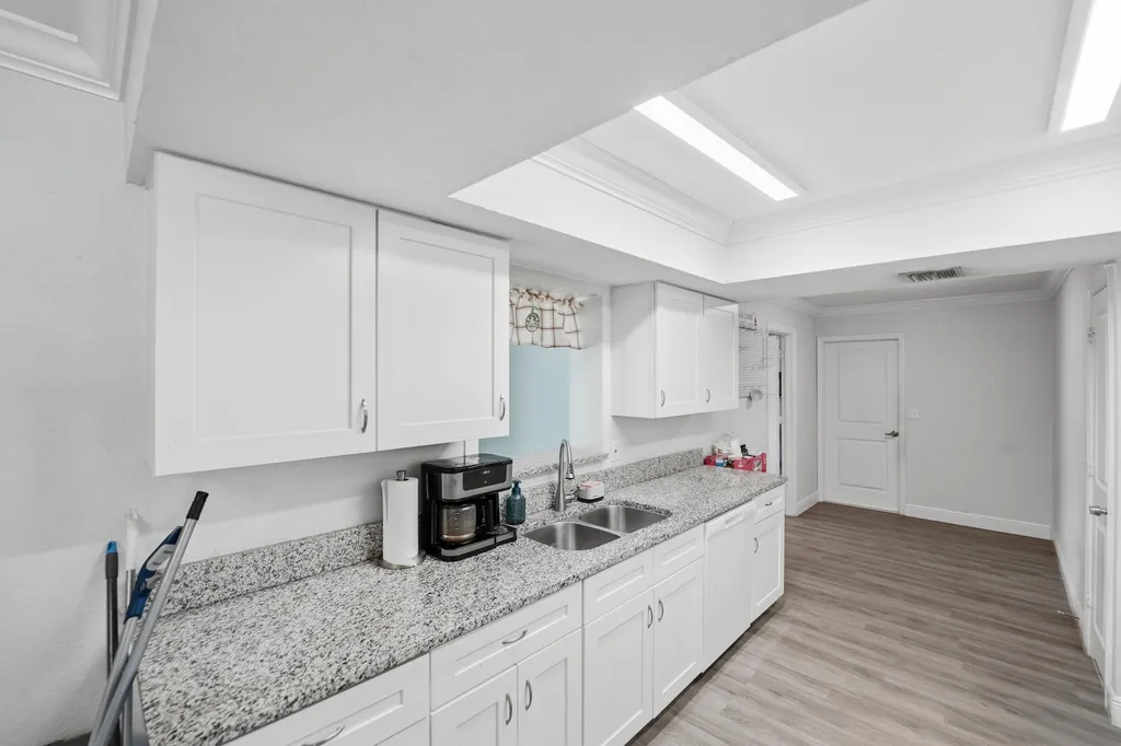 1956 SW 1st Place SW Vero Beach FL 32962