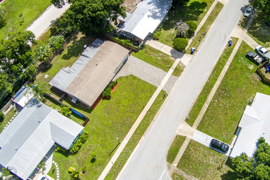 1956 SW 1st Place SW Vero Beach FL 32962