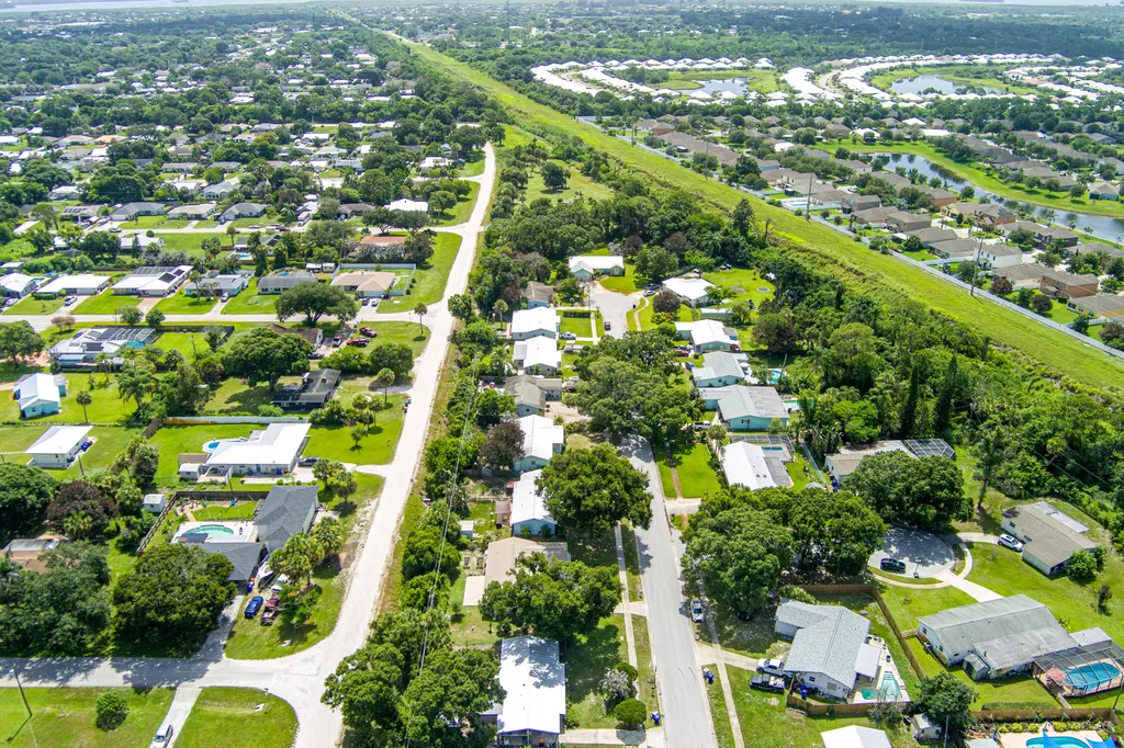 1956 SW 1st Place SW Vero Beach FL 32962