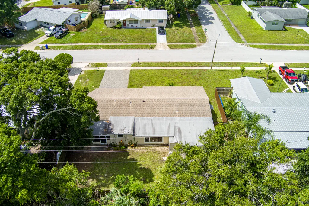 1956 SW 1st Place SW Vero Beach FL 32962