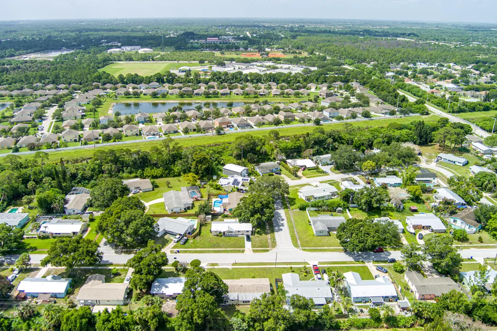 1956 SW 1st Place SW Vero Beach FL 32962
