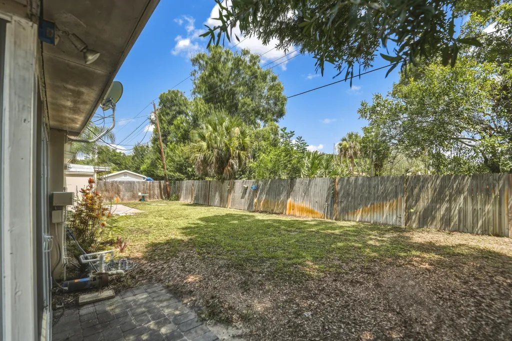 1956 SW 1st Place SW Vero Beach FL 32962