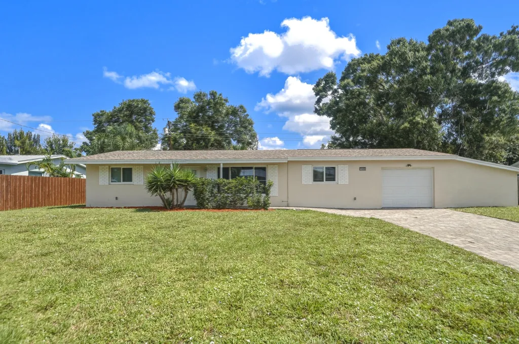 1956 SW 1st Place SW Vero Beach FL 32962