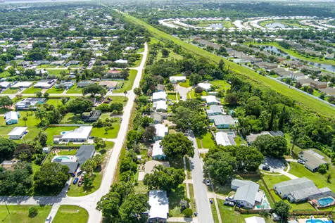 1956 SW 1st Place SW Vero Beach FL 32962