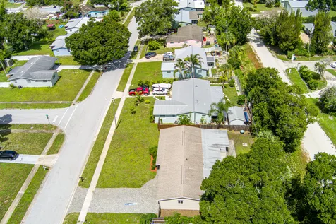 1956 SW 1st Place SW Vero Beach FL 32962