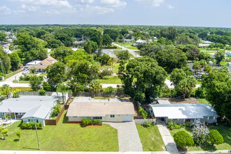 1956 SW 1st Place SW Vero Beach FL 32962