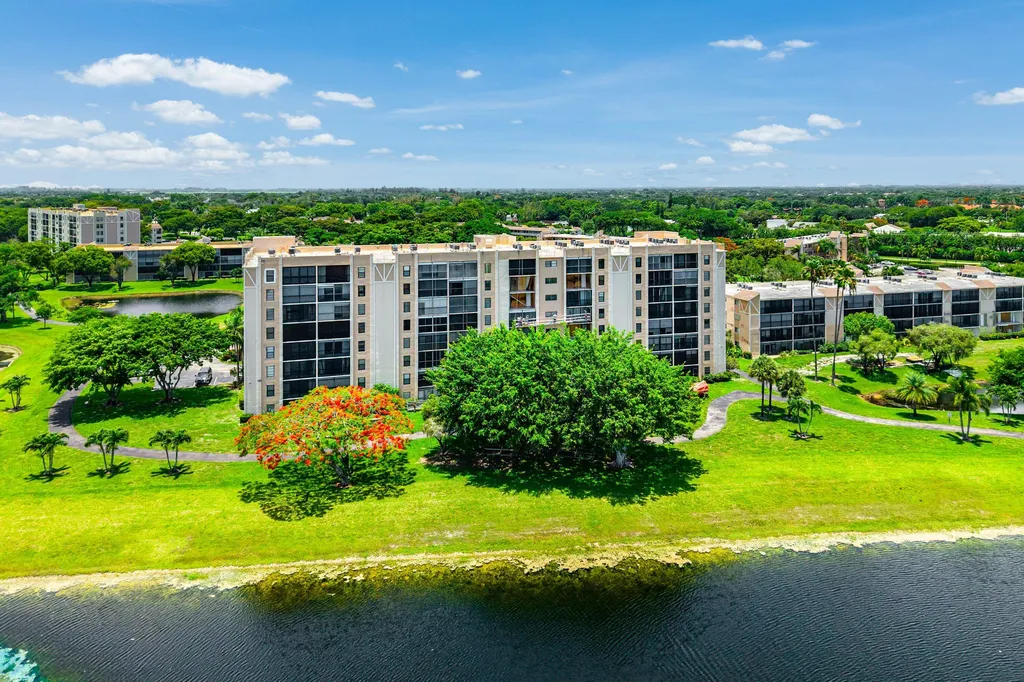 7076 Huntington Lane Delray Beach FL 33446