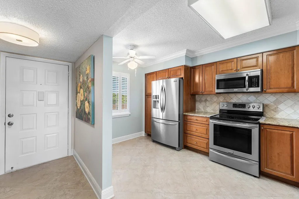 7076 Huntington Lane Delray Beach FL 33446
