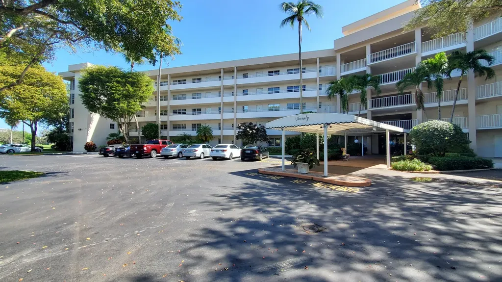 3800 Oaks Clubhouse Drive Pompano Beach FL 33069