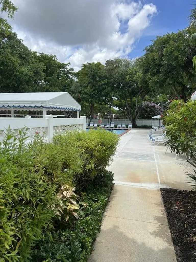 3800 Oaks Clubhouse Drive Pompano Beach FL 33069