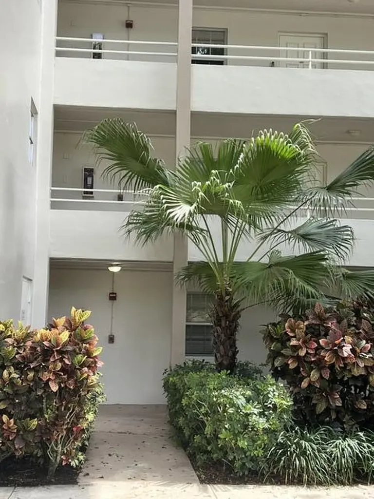 3800 Oaks Clubhouse Drive Pompano Beach FL 33069