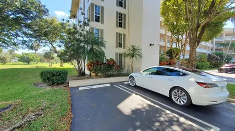 3800 Oaks Clubhouse Drive Pompano Beach FL 33069